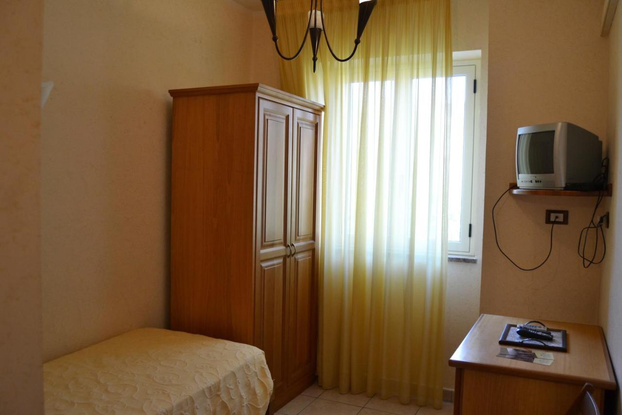 Hotel Ristorante L'Avvenire Джиццерія Номер фото