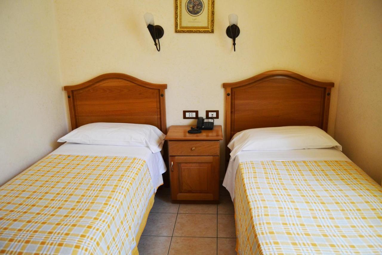 Hotel Ristorante L'Avvenire Джиццерія Номер фото