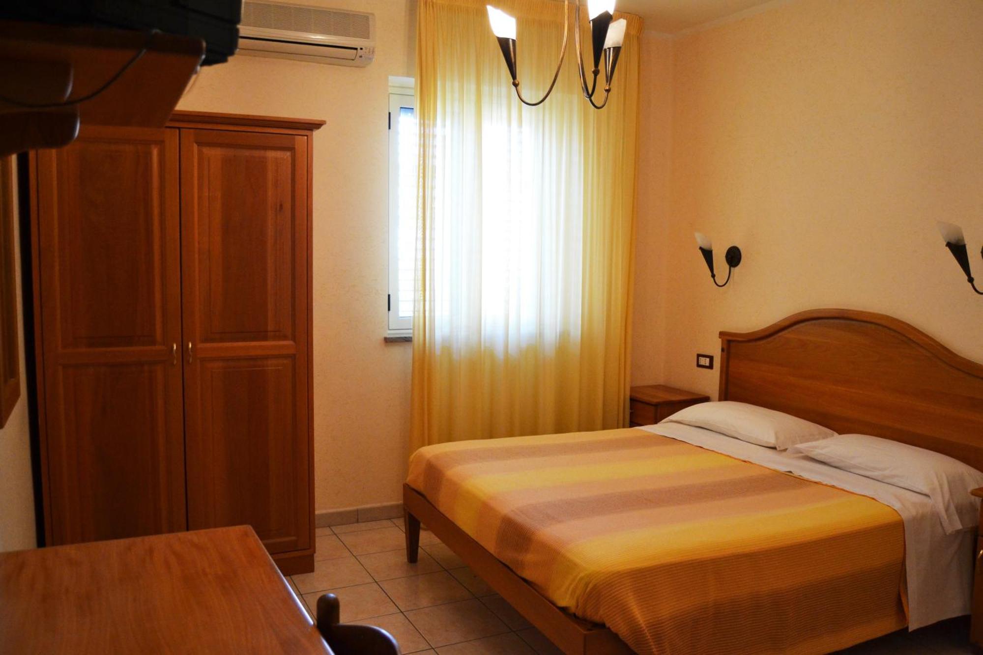 Hotel Ristorante L'Avvenire Джиццерія Номер фото
